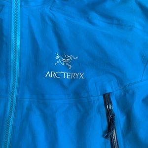 Mens Arc’teryx Beta LT Goretex Pro hardshell jacket. Mens size large. $399!